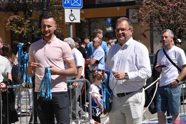 [WIDEO/FOTO/WYNIKI] Biegowe święto w Świebodzicach. Zawodnicy rywalizowali w kolejnej edycji Piątki&Dychy
