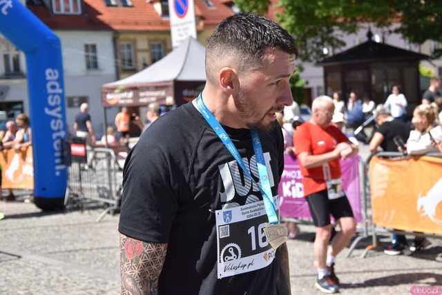 [WIDEO/FOTO/WYNIKI] Biegowe święto w Świebodzicach. Zawodnicy rywalizowali w kolejnej edycji Piątki&Dychy