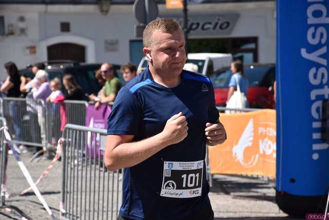 [WIDEO/FOTO/WYNIKI] Biegowe święto w Świebodzicach. Zawodnicy rywalizowali w kolejnej edycji Piątki&Dychy