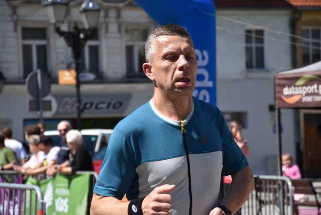 [WIDEO/FOTO/WYNIKI] Biegowe święto w Świebodzicach. Zawodnicy rywalizowali w kolejnej edycji Piątki&Dychy