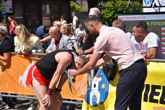 [WIDEO/FOTO/WYNIKI] Biegowe święto w Świebodzicach. Zawodnicy rywalizowali w kolejnej edycji Piątki&Dychy