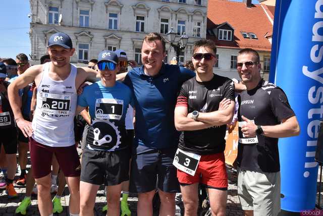 [WIDEO/FOTO/WYNIKI] Biegowe święto w Świebodzicach. Zawodnicy rywalizowali w kolejnej edycji Piątki&Dychy