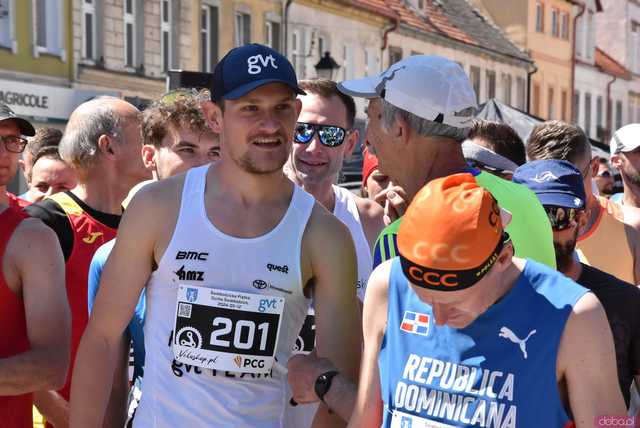 [WIDEO/FOTO/WYNIKI] Biegowe święto w Świebodzicach. Zawodnicy rywalizowali w kolejnej edycji Piątki&Dychy
