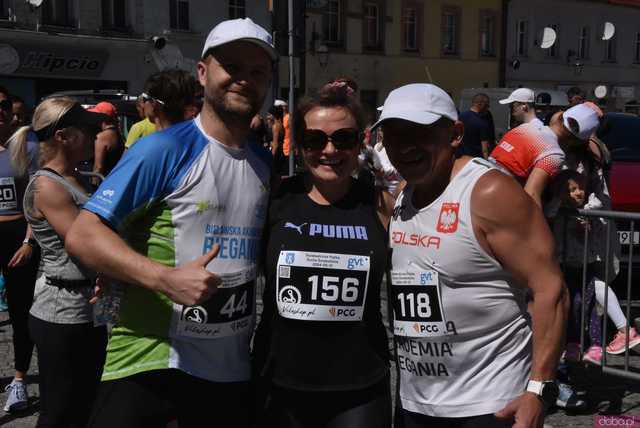 [WIDEO/FOTO/WYNIKI] Biegowe święto w Świebodzicach. Zawodnicy rywalizowali w kolejnej edycji Piątki&Dychy