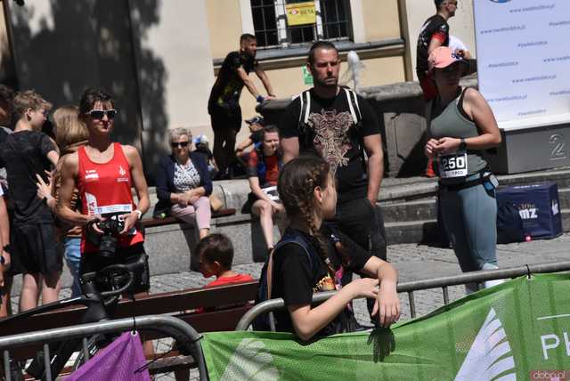 [WIDEO/FOTO/WYNIKI] Biegowe święto w Świebodzicach. Zawodnicy rywalizowali w kolejnej edycji Piątki&Dychy