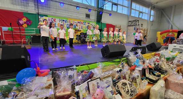 [FOTO] Mieszkańcy tłumnie wsparli rehabilitację Igorka