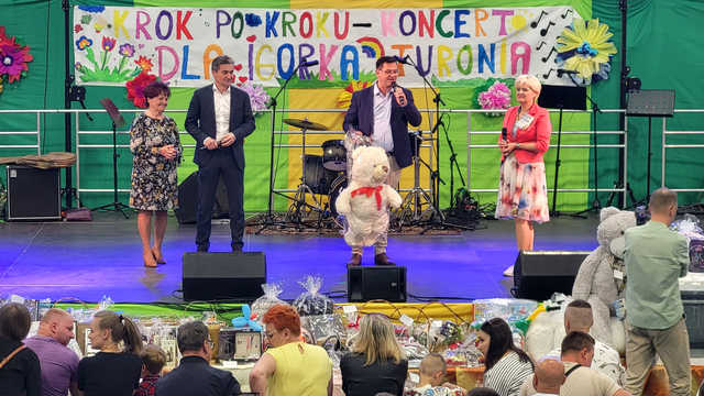 [FOTO] Mieszkańcy tłumnie wsparli rehabilitację Igorka