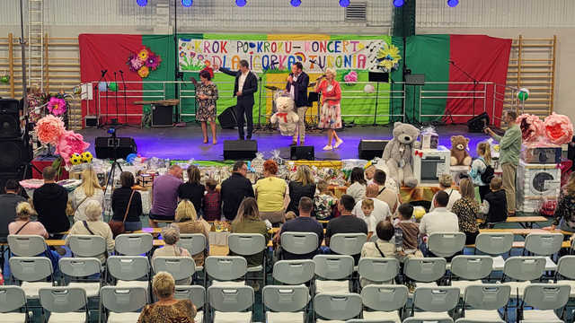 [FOTO] Mieszkańcy tłumnie wsparli rehabilitację Igorka