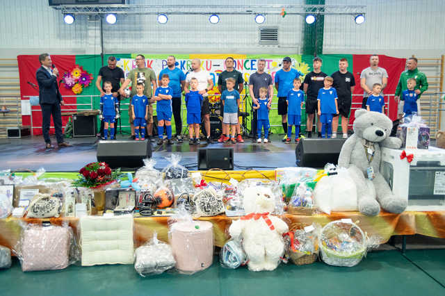 [FOTO] Mieszkańcy tłumnie wsparli rehabilitację Igorka