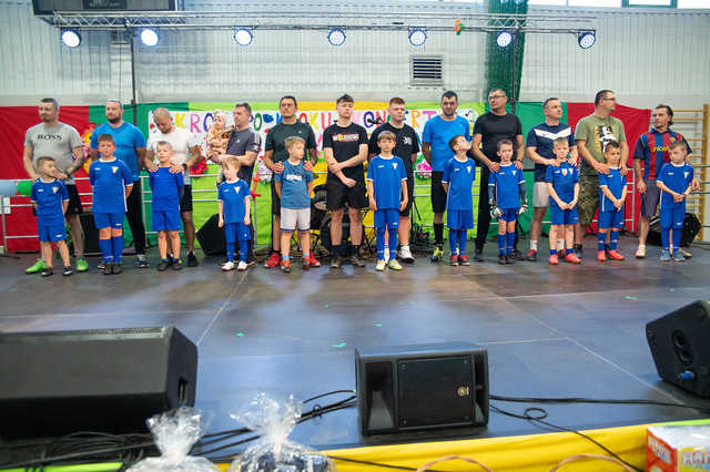 [FOTO] Mieszkańcy tłumnie wsparli rehabilitację Igorka