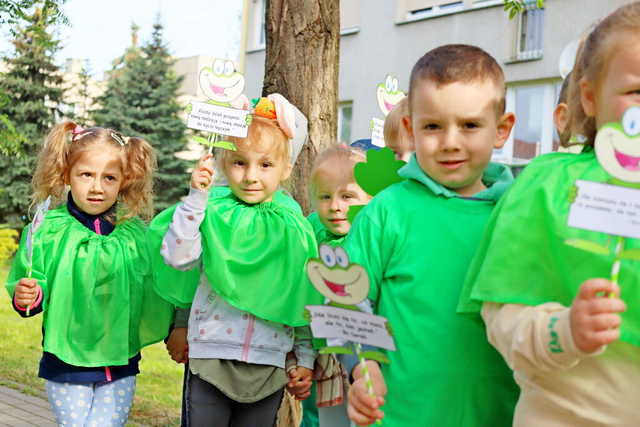 [FOTO] Żarowskie przedszkolaki świętowały z optymistycznym akcentem