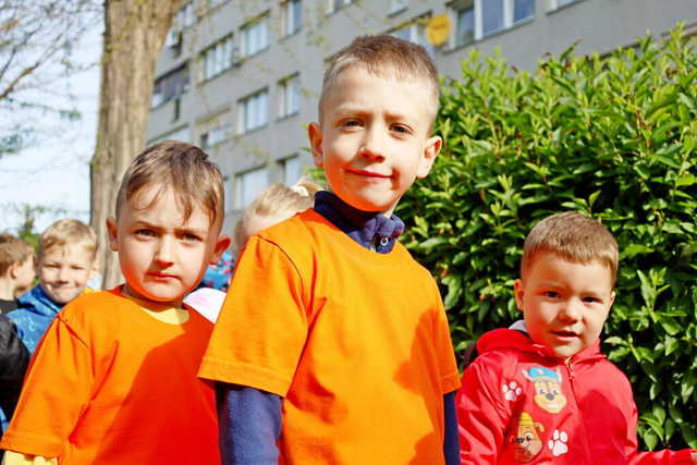 [FOTO] Żarowskie przedszkolaki świętowały z optymistycznym akcentem