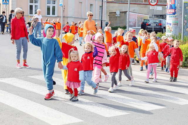 [FOTO] Żarowskie przedszkolaki świętowały z optymistycznym akcentem