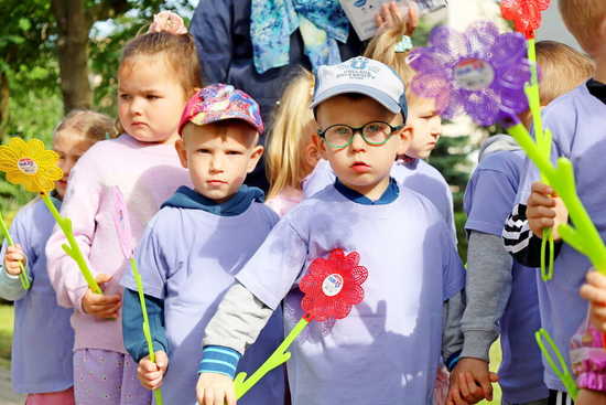 [FOTO] Żarowskie przedszkolaki świętowały z optymistycznym akcentem