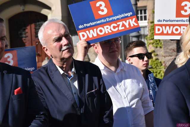 [WIDEO/FOTO] Wałbrzych był zapomniany przez Boga i ludzi. Mateusz Morawiecki poparł kandydaturę Michała Dworczyka do Parlamentu Europejskiego