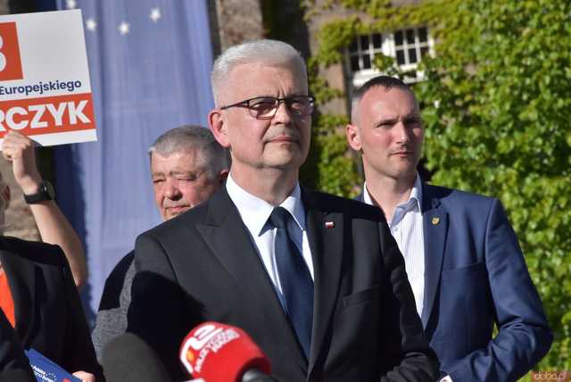 [WIDEO/FOTO] Wałbrzych był zapomniany przez Boga i ludzi. Mateusz Morawiecki poparł kandydaturę Michała Dworczyka do Parlamentu Europejskiego