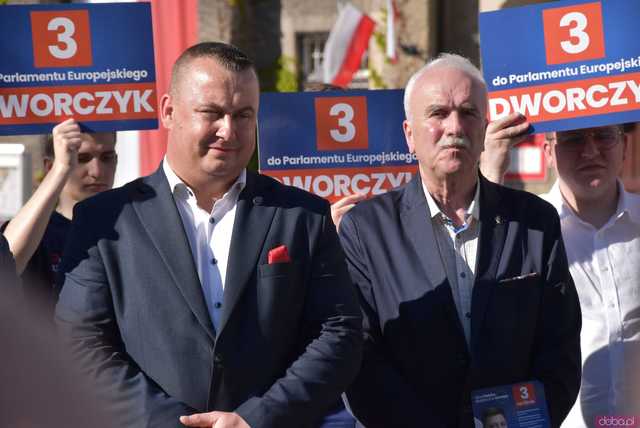 [WIDEO/FOTO] Wałbrzych był zapomniany przez Boga i ludzi. Mateusz Morawiecki poparł kandydaturę Michała Dworczyka do Parlamentu Europejskiego