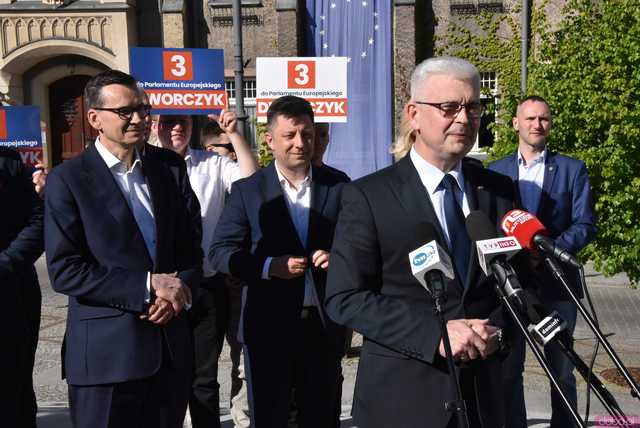 [WIDEO/FOTO] Wałbrzych był zapomniany przez Boga i ludzi. Mateusz Morawiecki poparł kandydaturę Michała Dworczyka do Parlamentu Europejskiego