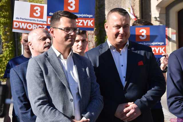 [WIDEO/FOTO] Wałbrzych był zapomniany przez Boga i ludzi. Mateusz Morawiecki poparł kandydaturę Michała Dworczyka do Parlamentu Europejskiego