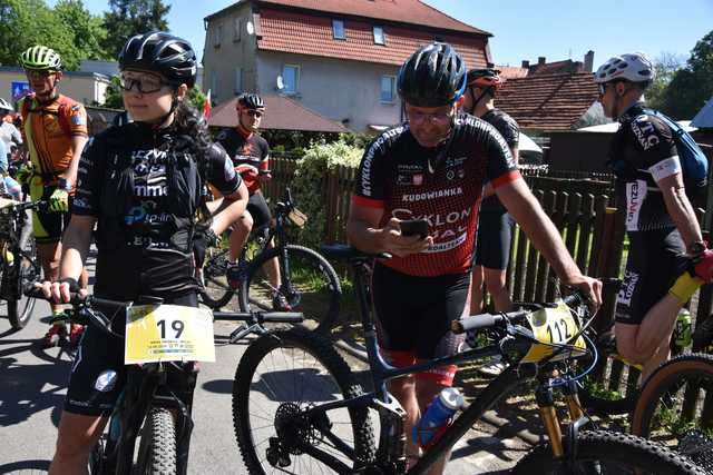 [FOTO] Święto pasjonatów kolarstwa górskiego. Rywalizowali na trasię między Bystrzycą Górną a Walimiem