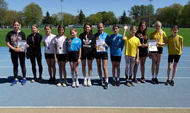 [FOTO] Dzieci z klas 5 i 6 rywalizowali w igrzyskach lekkoatletycznych