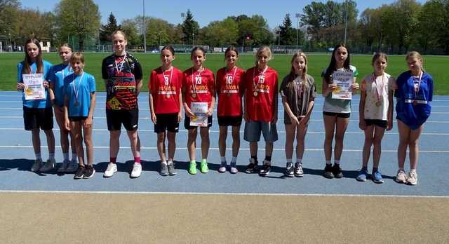 [FOTO] Dzieci z klas 5 i 6 rywalizowali w igrzyskach lekkoatletycznych