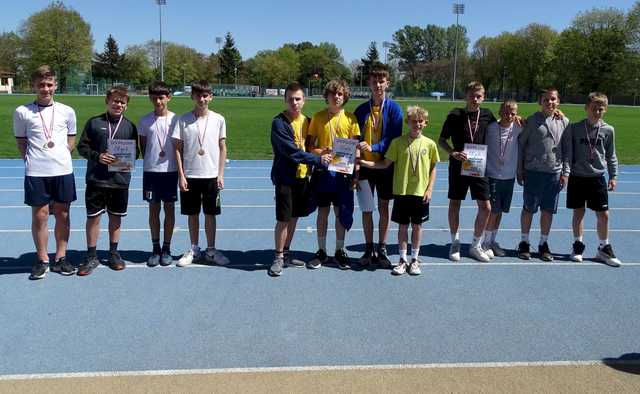 [FOTO] Dzieci z klas 5 i 6 rywalizowali w igrzyskach lekkoatletycznych