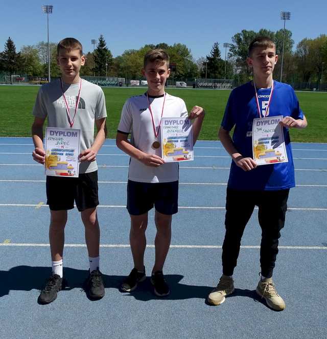 [FOTO] Dzieci z klas 5 i 6 rywalizowali w igrzyskach lekkoatletycznych