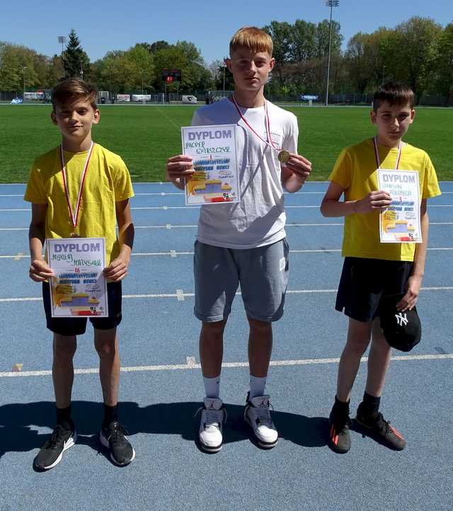 [FOTO] Dzieci z klas 5 i 6 rywalizowali w igrzyskach lekkoatletycznych