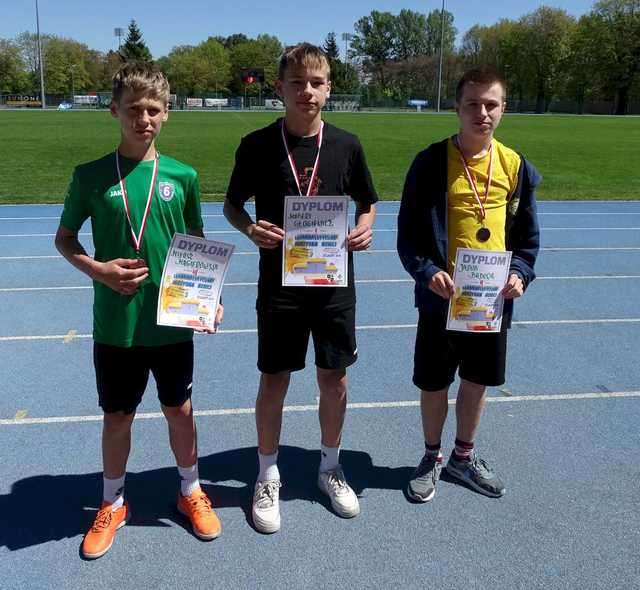 [FOTO] Dzieci z klas 5 i 6 rywalizowali w igrzyskach lekkoatletycznych