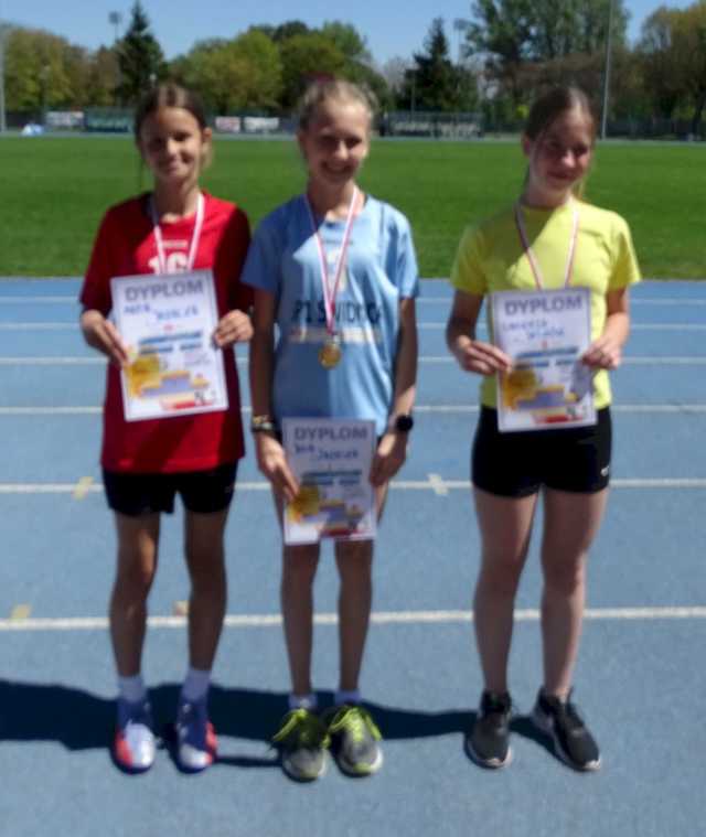 [FOTO] Dzieci z klas 5 i 6 rywalizowali w igrzyskach lekkoatletycznych