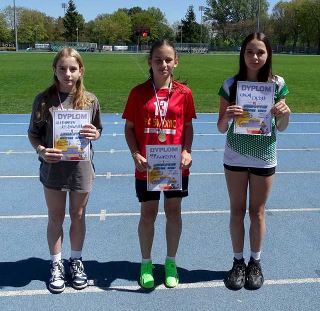 [FOTO] Dzieci z klas 5 i 6 rywalizowali w igrzyskach lekkoatletycznych