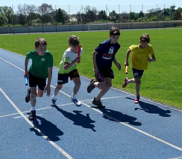 [FOTO] Dzieci z klas 5 i 6 rywalizowali w igrzyskach lekkoatletycznych