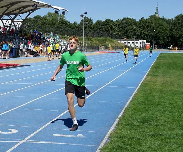 [FOTO] Dzieci z klas 5 i 6 rywalizowali w igrzyskach lekkoatletycznych