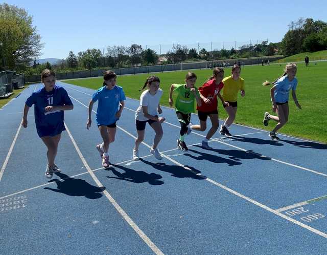 [FOTO] Dzieci z klas 5 i 6 rywalizowali w igrzyskach lekkoatletycznych