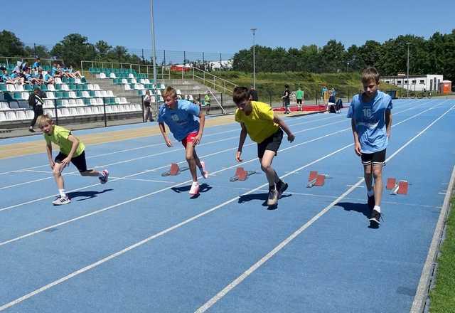 [FOTO] Dzieci z klas 5 i 6 rywalizowali w igrzyskach lekkoatletycznych