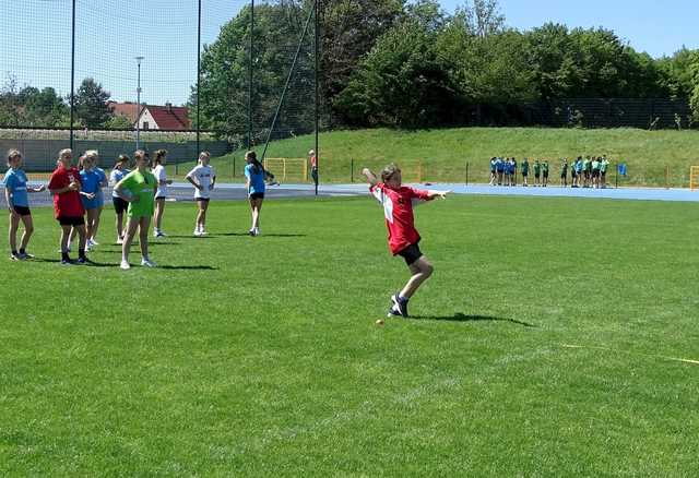 [FOTO] Dzieci z klas 5 i 6 rywalizowali w igrzyskach lekkoatletycznych