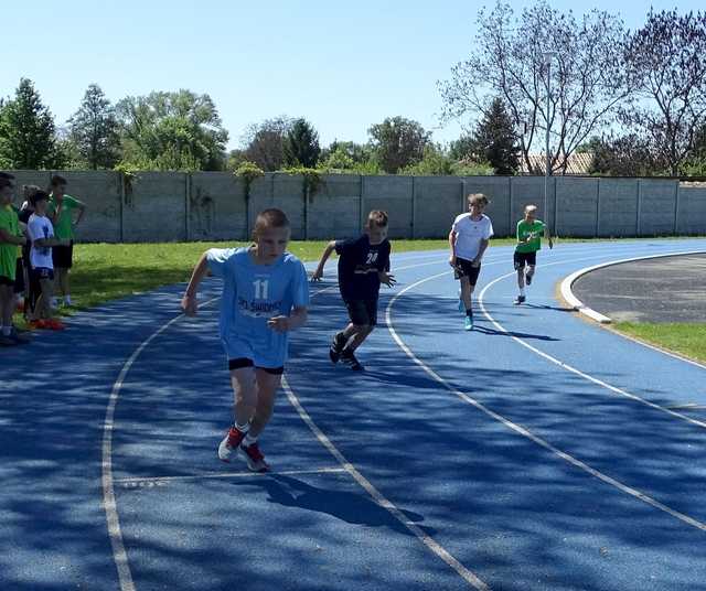 [FOTO] Dzieci z klas 5 i 6 rywalizowali w igrzyskach lekkoatletycznych