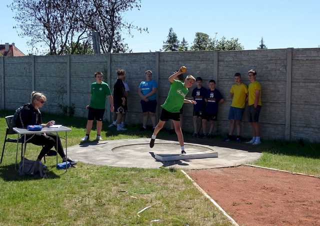 [FOTO] Dzieci z klas 5 i 6 rywalizowali w igrzyskach lekkoatletycznych