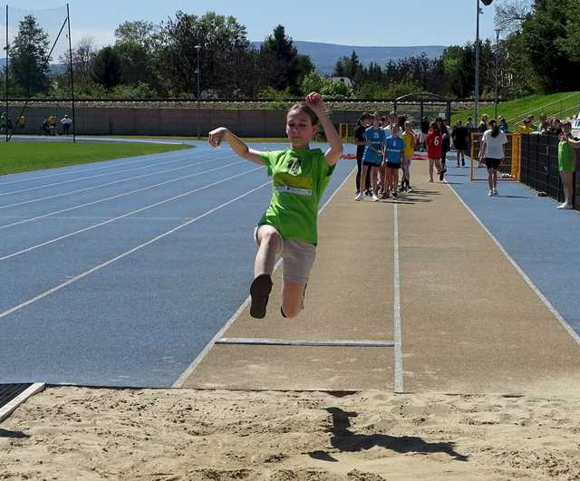 [FOTO] Dzieci z klas 5 i 6 rywalizowali w igrzyskach lekkoatletycznych