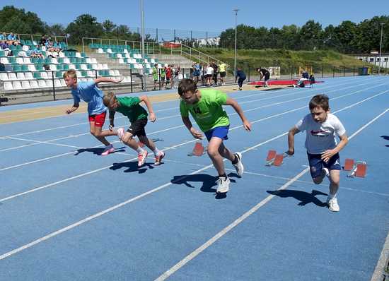 [FOTO] Dzieci z klas 5 i 6 rywalizowali w igrzyskach lekkoatletycznych