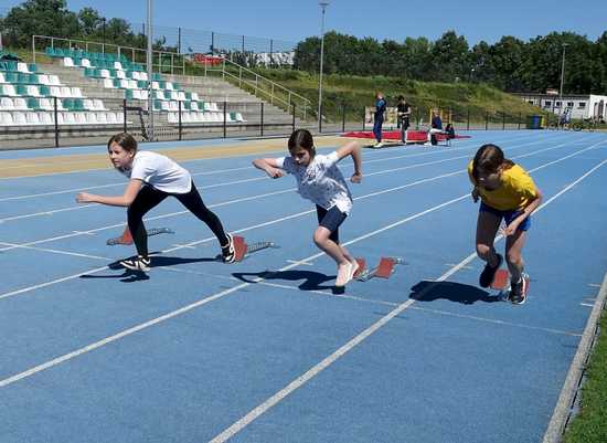 [FOTO] Dzieci z klas 5 i 6 rywalizowali w igrzyskach lekkoatletycznych