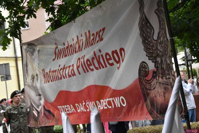[WIDEO/FOTO] Uroczysty pochód rozpoczął uroczystości upamiętniające Rotmistrza Pileckiego