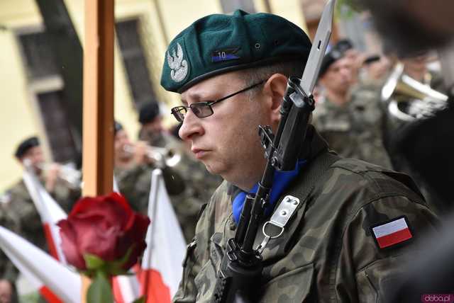 [WIDEO/FOTO] Uroczysty pochód rozpoczął uroczystości upamiętniające Rotmistrza Pileckiego