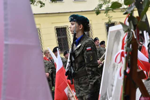[WIDEO/FOTO] Uroczysty pochód rozpoczął uroczystości upamiętniające Rotmistrza Pileckiego