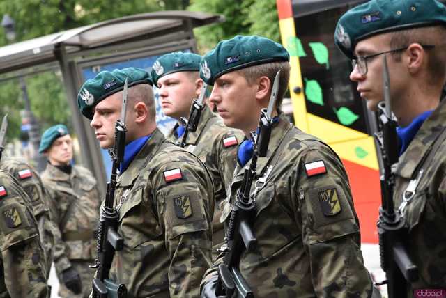 [WIDEO/FOTO] Uroczysty pochód rozpoczął uroczystości upamiętniające Rotmistrza Pileckiego