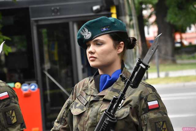 [WIDEO/FOTO] Uroczysty pochód rozpoczął uroczystości upamiętniające Rotmistrza Pileckiego