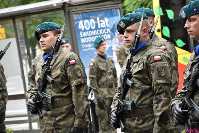 [WIDEO/FOTO] Uroczysty pochód rozpoczął uroczystości upamiętniające Rotmistrza Pileckiego