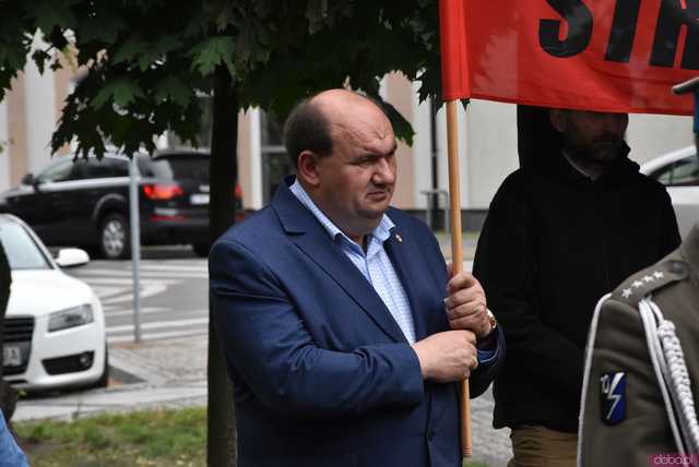 [WIDEO/FOTO] Uroczysty pochód rozpoczął uroczystości upamiętniające Rotmistrza Pileckiego