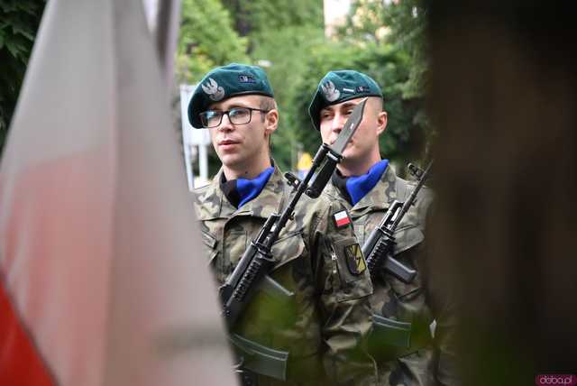 [WIDEO/FOTO] Uroczysty pochód rozpoczął uroczystości upamiętniające Rotmistrza Pileckiego